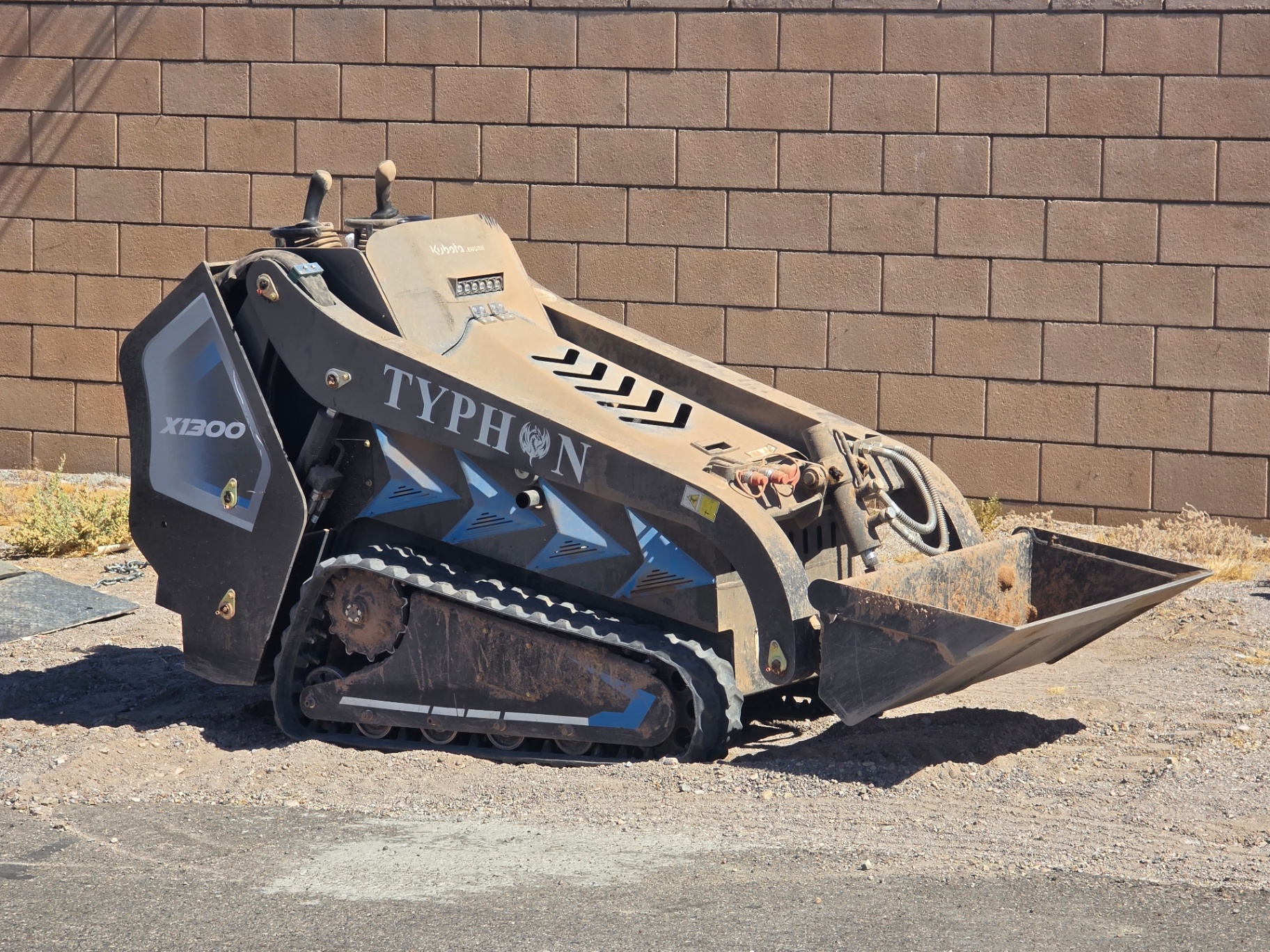 Typhon X1300 mini skid steer for tight-access site work